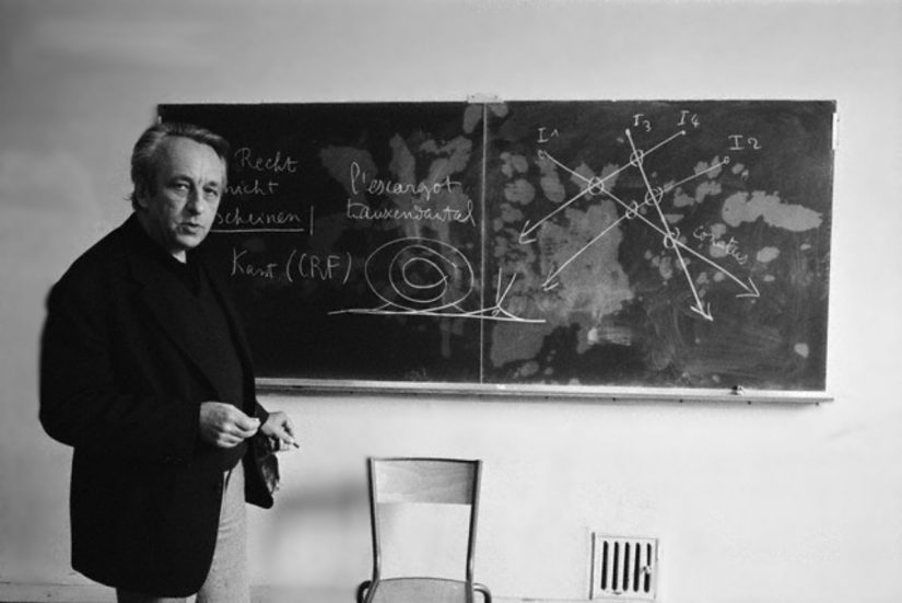 Althusser, Ideology and Mediation: Beyond the Container Metaphor
